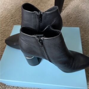 Pre Owned Antonio Melani Octavian Black Leather Ankle Boots Size 8M in Box